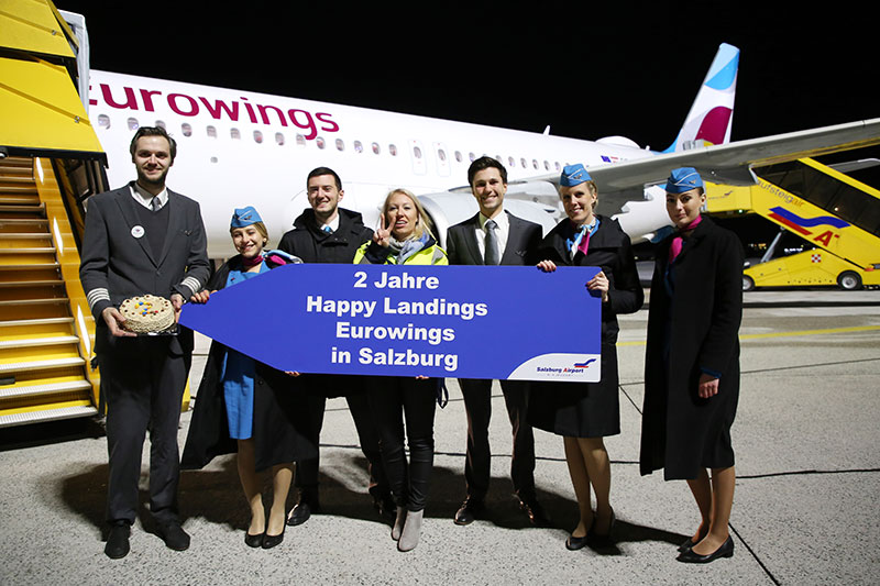 Die Eurowings-Crew feiert ihren 2. Geburtstag in Salzburg
