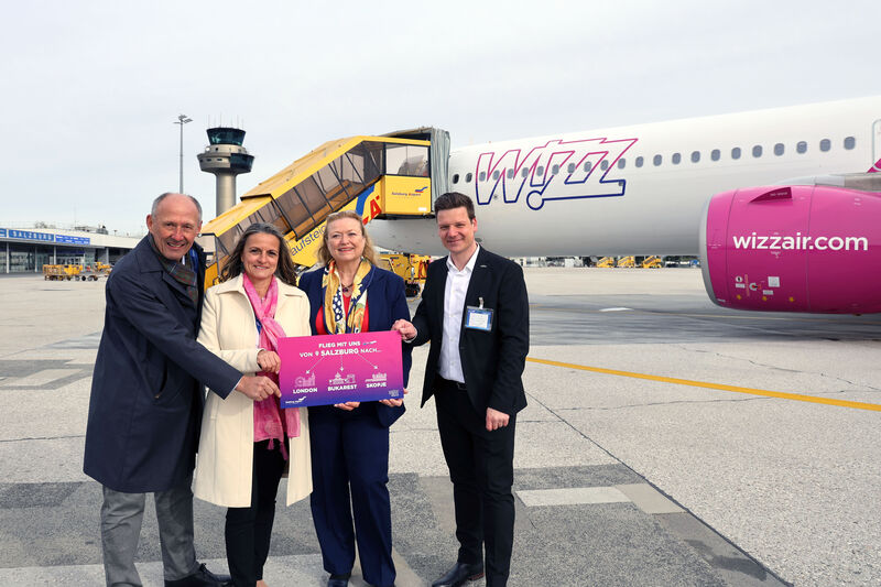 Leo Bauernberger, Zsuzsa Poos, Bettina Ganghofer and Klemens Kollenz are delighted to welcome Wizz Air in Salzburg