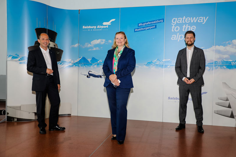 TUI-CEO Gottfried Math, Bettina Ganghofer, CEO Salzburg Airport and David Szabo, TUI
