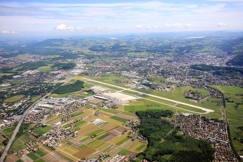 Luftbild vom Flughafen Salzburg