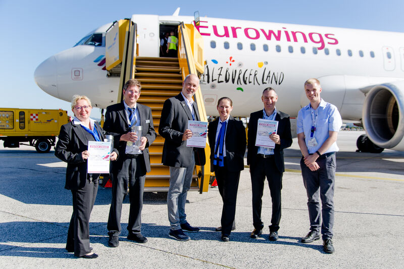 Mitarbeiter und Mitarbeiterinnen der operativen Bereiche vom Flughafen Salzburg