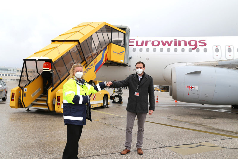 Flughafenchefin Bettina Ganghofer mit Richard Brunthaler von Nayak