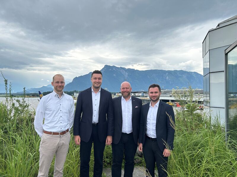 Team von Lufthansa Consulting mit Flughafen CCO Bernhard Wodl